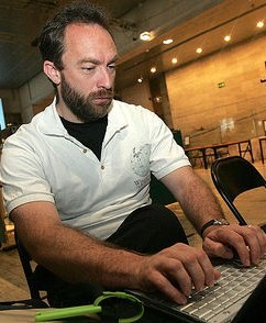 Основатель Википедии отказался от уникального статуса