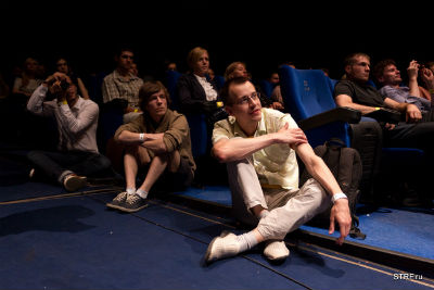 Аудитория на лекция Джимми Уэйлса в Москве (15 июня 2011 г., кинотеатр «Пушкинский»)