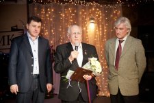 Виктор Загорулько (в центре) на церемонии награждения (25 Января 2013 года)
