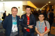 Олег Абарников (в центре) с участниками вики-движения