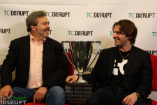 Основатели Qwiki Луи Монье (слева) и Даг Имбрус на конференции «TechCrunch Disrupt» (сентябрь 2010 года)