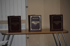 Экземпляры первого тома «Энциклопедии Чебоксарского района» на презентации (29 августа 2015 года). Фото: «Тăван Ен»