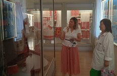 Варвара Филиппова (справа) во время посещения Национального музея Республики Башкортостан (15 августа 2023 года). Фото: Институт башкирской энциклопедии