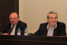 Яков Шрайберг (слева) и Игорь Бердичевский на презентации «Шахматной еврейской энциклопедии» (21 апреля 2016 года)