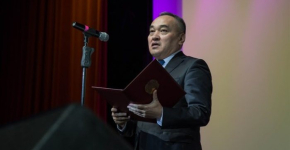 Дархан Мынбай выступает на презентации «Энциклопедии корейцев Казахстана» (21 сентября 2017 года). Фото: 365info.kz