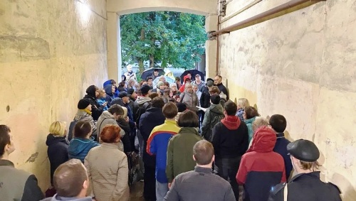 Участники народного схода по реконструкции здания бывшего издательства Брокгауза и Ефрона