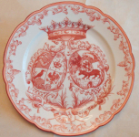 Ил. 6. Тарелка с брачным гербом Бутурлиных и графов Бобринских. Германия. Около 1876 г. Частное собрание
