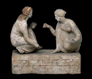Гречанки за игрой в кости (330-300 г. до н. э., Великая Греция, Кампания). Источник: Британский музей