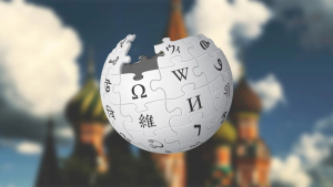 Логотип Википедии на фоне символа России (Собор Василия Блаженного)