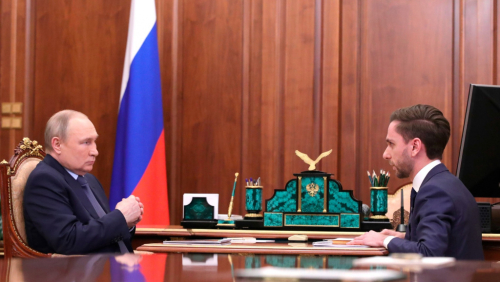 Владимир Путин на встрече в Кремле с генеральным директором общества «Знание» Максимом Древалем (5 мая 2022 года)