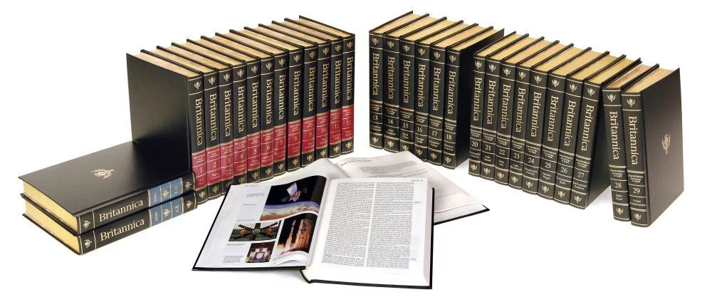 Пятнадцатое издание Encyclopædia Britannica в 32 томах (2010)