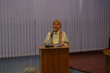 Розалия Ганджгаева выступает на презентации «Краткого энциклопедического словаря Республики Калмыкия: А — Я» (9 июня 2022 года). Фото: «Степные вести»