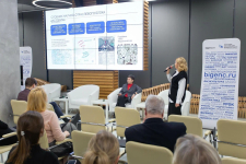 Мария Рыбина рассказывает о научно-отраслевом блоке «История» на презентации портала БРЭ в РАО (14 декабря 2023 года). Фото: РАО