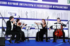 Церемония награждения премией «Общественная мысль-2014» началась с классической музыки