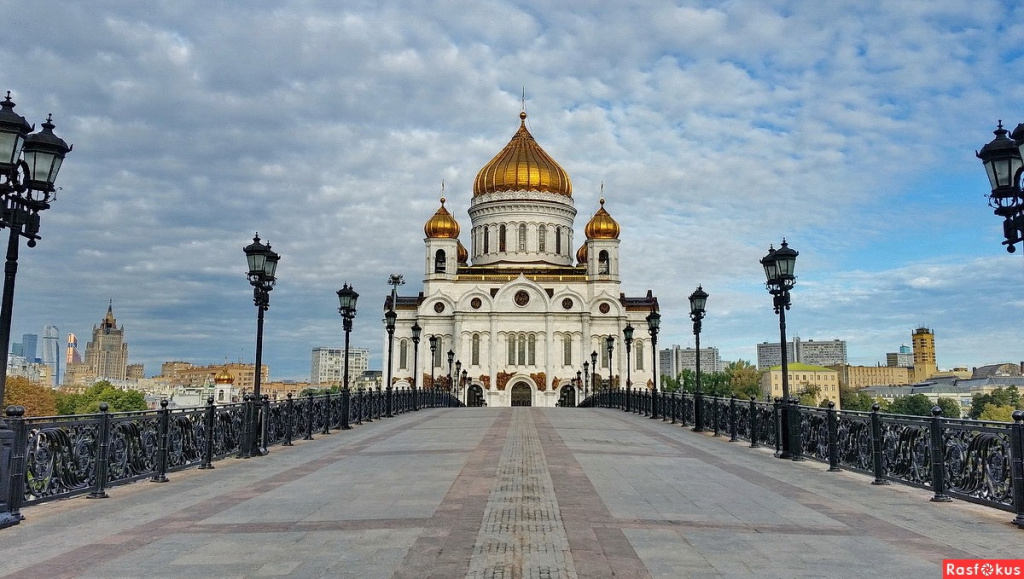 Храм Христа Спасителя и Патриарший мост