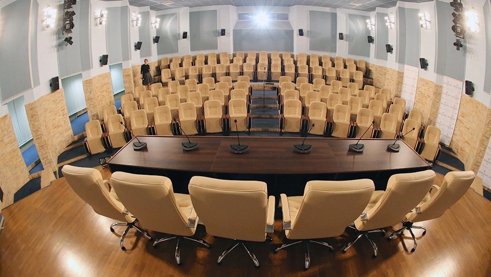 Кинозал медиацентра «Российской газеты» (РГ), вид со сцены (г. Москва, ул. Правды, д. 24, стр. 4)