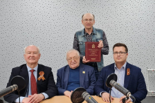 Участники радиопрограммы «Урок краеведения»-обсуждения «Энциклопедии Великой Отечественной войны 1941—1945 гг. Пензенская область» (16 мая 2025 года). Фото: RadioDK