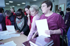 В кулуарах презентации энциклопедии «Удмуртская Республика. Декоративно-прикладное искусство и художественные ремёсла» (16 ноября 2022 года). Фото: VK-страница РДНТ (г. Ижевск)