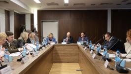 На круглом столе с международным участием «Право, бионейроконституционализм и права человека в эпоху генетической информации и бионейротехнологий» (5 декабря 2025 года). Фото: Варвара Фролкина/пресс-служба НГУ