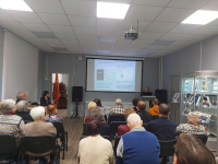 Рассказ о доступных к скачиванию электронных копиях на мероприятии к 20-летию выпуска издания «Печенга: опыт краеведческой энциклопедии» (18 октября 2025 года). Фото: Историко-краеведческий музей Печенгского муниципального округа