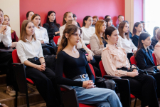 Слушатели конференции «Цифровизация языков народов России: масштабирование опыта и перспективы» (16 апреля 2026 года). Фото: МарГУ