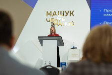 Елена Литовченко выступает на сессии «О цифровой трансформации в сфере образования» для руководителей исполнительных органов субъектов РФ (16 апреля 2026 года). Фото: Минпросвещения РФ