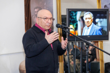 Михаил Богдасаров на презентации двух томов справочно-энциклопедического издания «Народные артисты СССР: биографии» (12 марта 2025 года). Фото: VK-страница Сергея Николаева