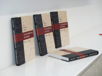 Экземпляры перевода на русский книги «О геммах» «Естественной истории» Плиния Старшего на презентации (8 ноября 2022 года). Фото: Калининградский областной музей янтаря