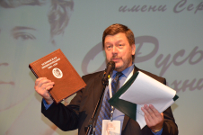 Дмитрий Дарин на вручении премии за первый выпуск «Есенинской энциклопедии, 1895–1925» (1 октября 2021 года)