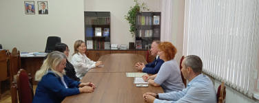 Общение сотрудников Отдела энциклопедистики АН РС (Я) и ИБЭ АН РБ с вице-президентом АН РБ Рустемом Даминевым (20 сентября 2024 года). Фото: ИБЭ АН РБ