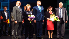 На вручении Премии имени М. В. Ломоносова за пятый том Поморской энциклопедии «Города, районы, люди Архангельского Севера» (16 ноября 2017 года). Фото: пресс-центр правительства Архангельской области