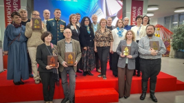 Лауреаты и другие участники Межрегионального конкурса «Книга года: Сибирь — Евразия — 2025» (21 ноября 2025 года). Фото: ТюмГУ