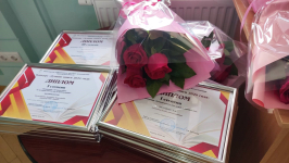 Дипломы и цветы для лауреатов ежегодного саратовского областного конкурса «Лучшие книги 2024 года» (19 сентября 2025 года). Фото: VK-страница Саратовской ОУНБ