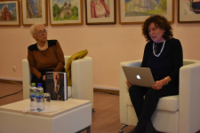 Антонелла д'Амелия (слева) и Даниела Рицци на презентации энциклопедии «Русское присутствие в Италии в первой половине ХХ века» (14 октября 2019 года)