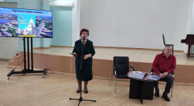 Елена Крянёва выступает на презентации второго издания «Балаковской народной энциклопедии» (10 марта 2026 года). Фото: Саратовская ОУНБ