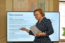 Софья Мельникова с докладом о приложениях на заседании научно-редакционного совета «Энциклопедии Иркутской митрополии» (24 ноября 2025 года). Фото: ИЕ РПЦ МП