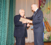 Награждение активиста на презентации «Энциклопедии города Болгар и Спасского района» (29 декабря 2014 года)