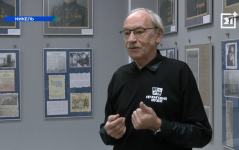 Директор Историко-краеведческого музея Печенгского муниципального округа Евгений Маручок (октябрь 2025 года). Фото: скрин с видео телеканала «ТВ21+»