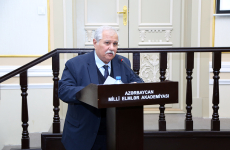 Шаиг Ибрагимов на заседании президиума НАНА с отчётом о деятельности НЦ «Азербайджанская национальная энциклопедия» в 2025 году (январь 2026 года). Фото: НАНА