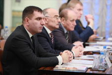 Аско Алои (слева) и другие на заседании Совета по реализации государственной национальной политики при Губернаторе Челябинской области (26 декабря 2022 года). Фото: ОП Челябинской области