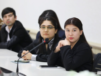 На презентации «Энциклопедии Алишера Навои» (18 марта 2025 года). Фото: ТГУВ