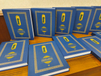 Тома «Энциклопедии Алишера Навои» на презентации (12 февраля 2025 года). Фото: АН РУз