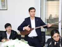 Музыкальное выступление на презентации «Энциклопедии Алишера Навои» (18 марта 2025 года). Фото: ТГУВ