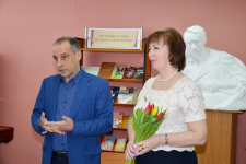 Михаил Нянковский и Светлана Ахметдинова на презентации «Литературного энциклопедического словаря Ярославского края (XII — начало XXI века)» в Лермонтовке (7 марта 2018 года). Фото: ЦБС Ярославля