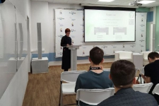 Гюльнара Фазлиахметова выступает на конференции «Цифровизация языков народов России: масштабирование опыта и перспективы» (16 апреля 2026 года). Фото: ИТЭР АН РТ