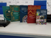 Издания Института татарской энциклопедии на пресс-конференции к Году национальных культур и традиций народов Татарстана в Республике Татарстан (16 июня 2023 года). Фото: Telegram-канал «Институт татарской энциклопедии»