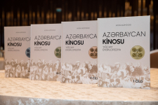 Четыре тома краткой энциклопедии «Азербайджанское кино» на презентации (11 марта 2026 года). Фото: Haqqin