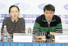 Лира Самыкбаева и Чоробек Сааданбеков на пресс-конференции