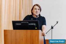 Надежда Макарова на рабочей встрече по подготовке энциклопедии к 100-летию Магнитогорска (9 октября 2025 года). Фото: «Верстов.Инфо»
