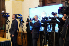 Представители медиа фиксируют событие — 34-е заседание советов по изданию «Православной энциклопедии» (31 марта 2026 года). Фото: пресс-служба Патриарха Московского и всея Руси